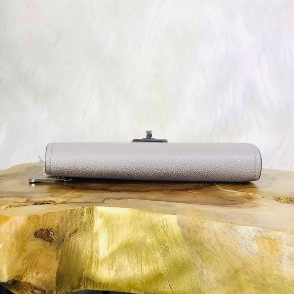 Michael Kors Cassie Large Trifold Wallet - Picture 6 of 8